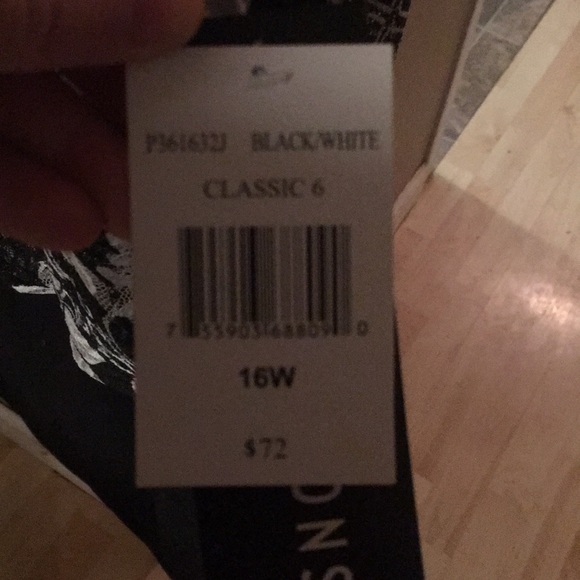 Formal dress - Picture 5 of 5